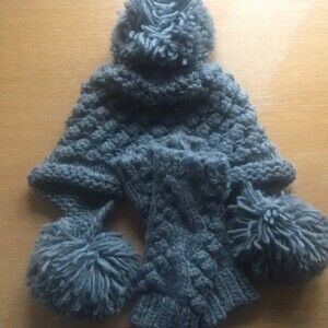 Gray Knit Stocking Hat and Glove Set
